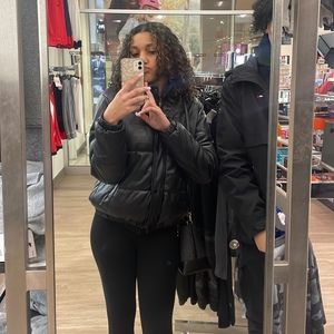 Meet your Posher, Leah